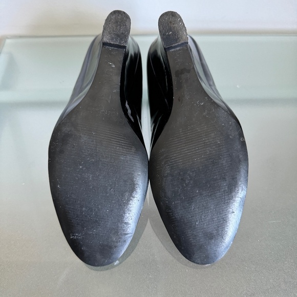 Lauren Ralph Lauren - Black Patent Leather Wedge Gold Trim Logo Pump - Picture 9 of 9